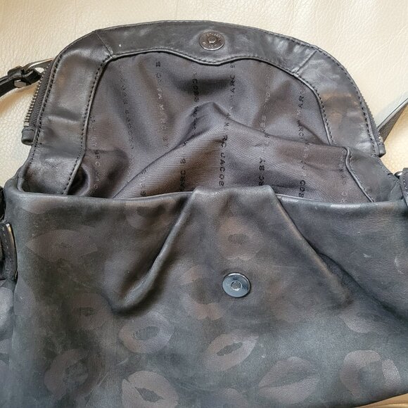 MARC BY MARC JACOBS Classic Q NATASHA Black Lip Print Crossbody Bag - Picture 5 of 5